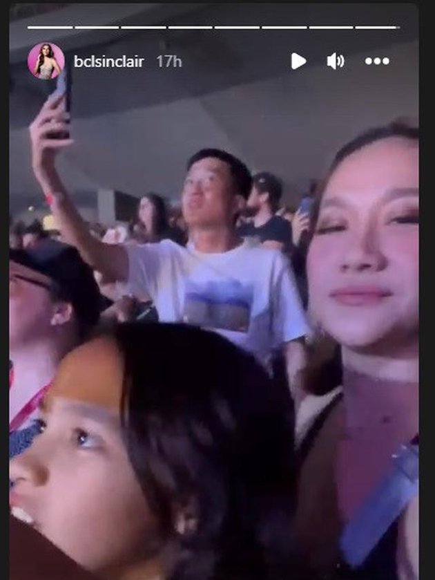 8 Portraits of BCL and Noah Sinclair Vacationing in LA, Watching Gorillaz Concert - Mother and Son's Style Like Siblings