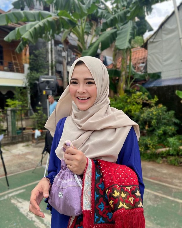 8 Portraits of Bella Bonita, Denny Caknan's Wife, in Hijab, Netizens: Soothing Like Mosque Tiles