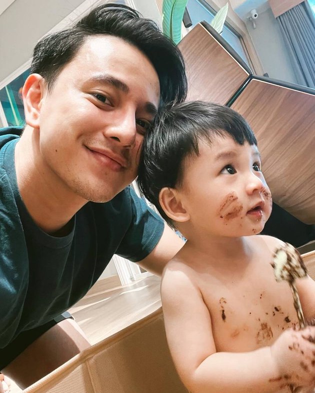 8 Photos of Billy Davidson Taking Care of Baby Pierce, Handsome Father and Unmatched Child - Both Make Netizens Adore