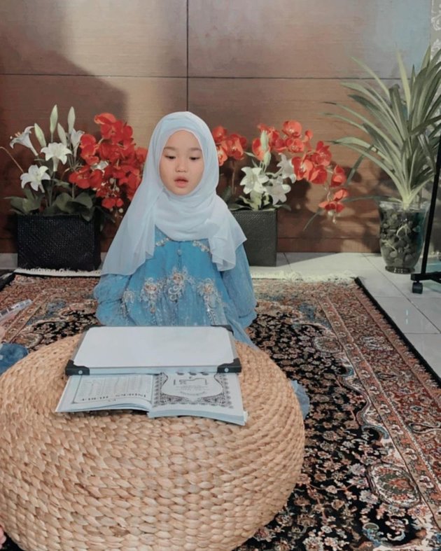 8 Pictures of Bilqis, Ayu Ting Ting's Daughter, Wearing Hijab, Even More Adorable and Her Beautiful Charm is Soothing