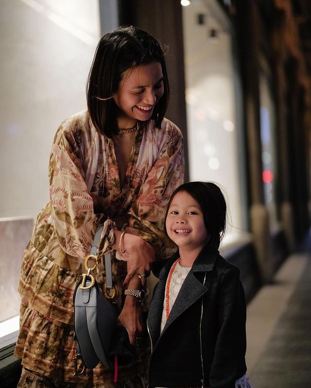 8 Photos of Brie, Acha Septriasa's Child, Growing Up in Australia, Getting Cuter and More Adorable at Almost 6 Years Old