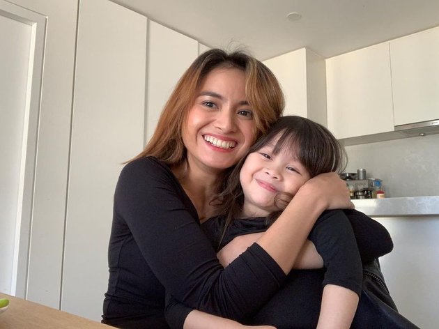 8 Pictures of Brie, Acha Septriasa's Little Princess, who is Growing More Beautiful and Adorable, Likes to Dress Up and Get Her Nails Done