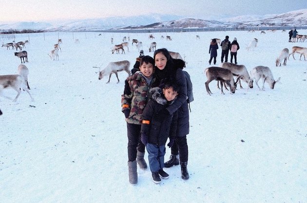 8 Pictures of Bunga Zainal's Vacation in Norway, Enjoying the Snow with Family