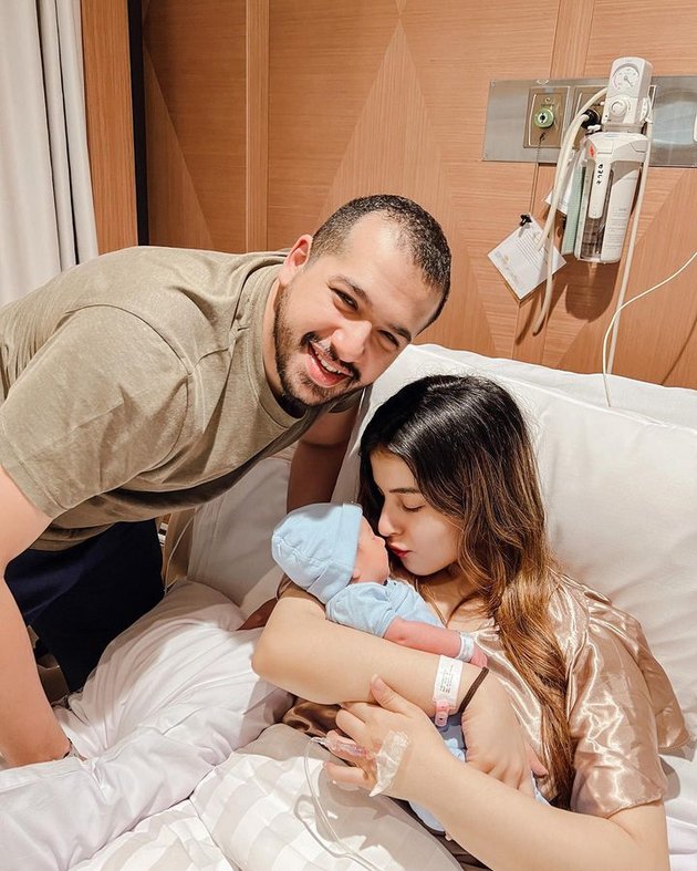 8 Beautiful Photos of Tasya Farasya After Giving Birth to her 2nd Child, Baby Isa's Face & Her Eldest Daughter Highlighted