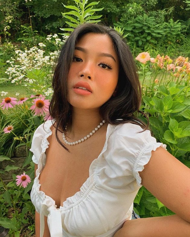 8 Beautiful Portraits of Vanntey Heng, Rich Brian's Girlfriend that He Admired During the Concert