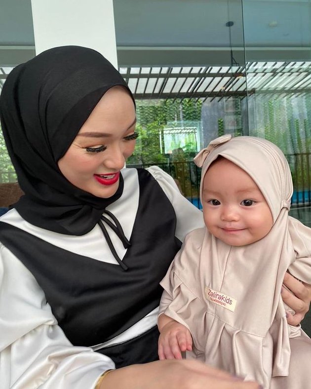 8 Beautiful Portraits of Zaskia Gotik Wearing Hijab, Netizens Say She Resembles Imel Putri Cahyati, Former Wife of Sirajuddin