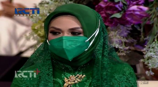 8 Beautiful Portraits of Krisdayanti at Aurel-Atta's Religious Gathering, Wearing a Green Hijab
