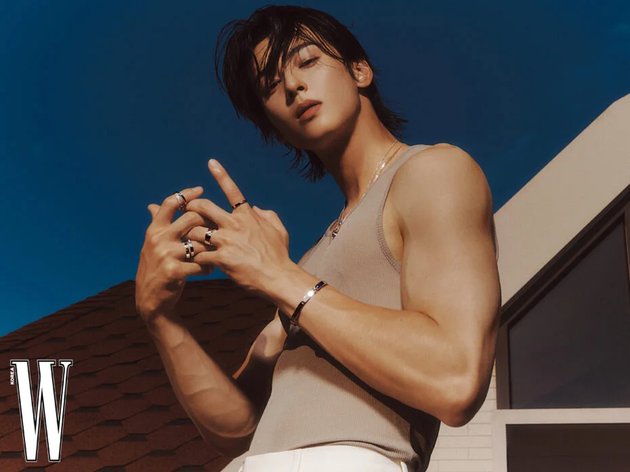 8 Photos of Cha Eun Woo Looking More Muscular in the Latest Photoshoot, Super Macho!