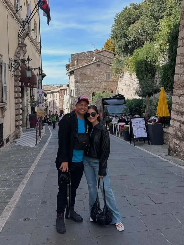 Chelsea Olivia dan Glenn Alinskie di Assisi