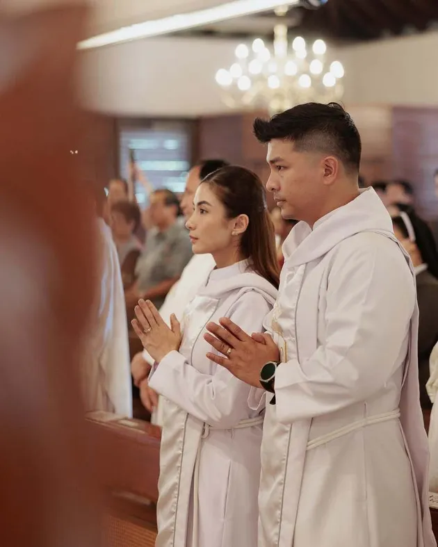 Chelsea Olivia dan Glenn Alinskie Jadi Lektor Gereja