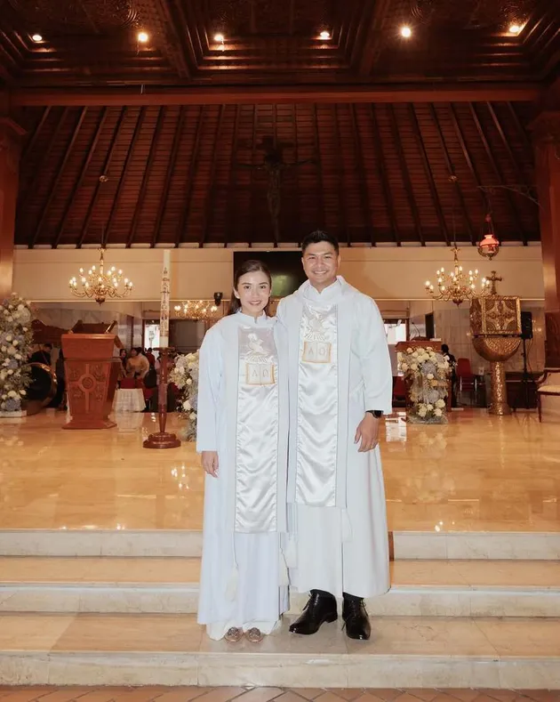 Chelsea Olivia dan Glenn Alinskie Jadi Lektor Gereja