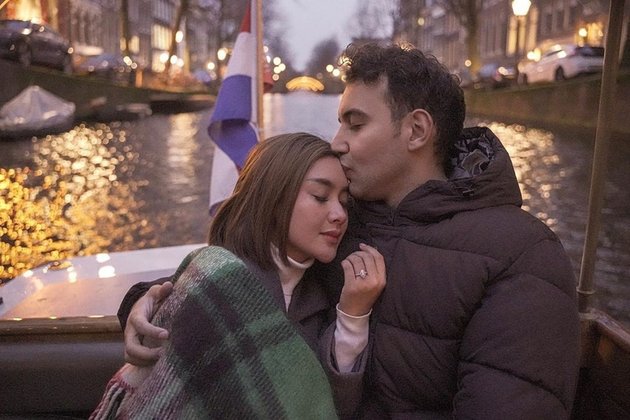8 Photos of Cita Citata's Vacation in Europe, Proposed by Her Boyfriend and Dinner with Her Future Husband's Family