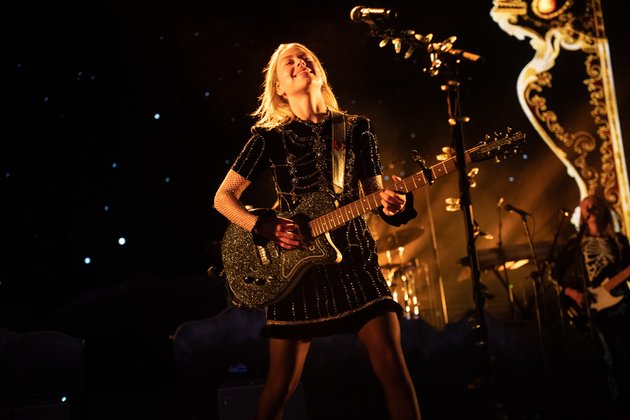 Achieving 4 Grammy Awards Nominations, 8 Interesting Photos and Facts about Phoebe Bridgers