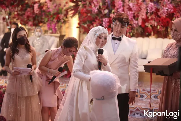 gaun tasyakuran lesti