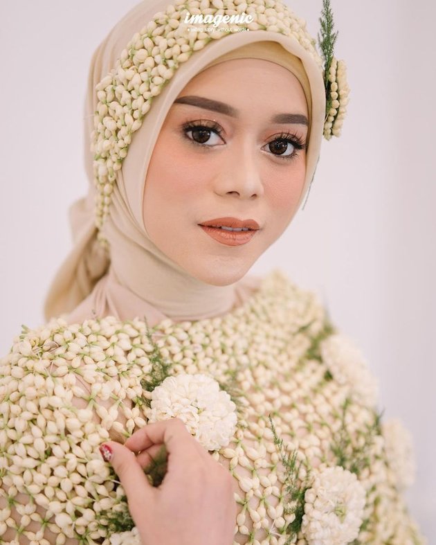8 Portraits of Makeup and Beautiful Appearance Lesti in Siraman Moment, Flood of Praise - Netizens Focus on Her Beautiful Eyes
