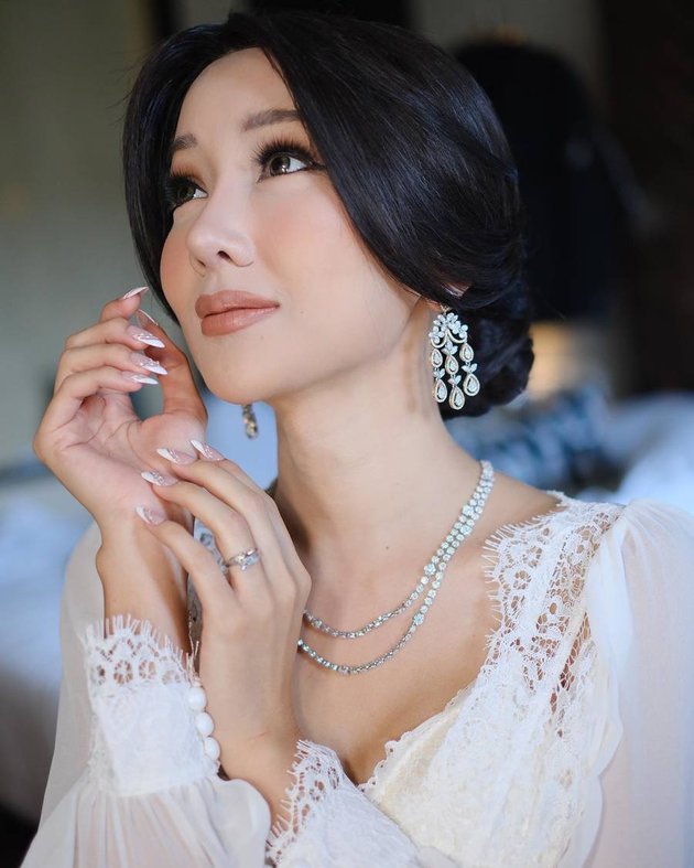 8 Portraits of Lucinta Luna's Makeup Details During Engagement, Called One of the 7 Wonders of the World - Similar to Bunda Corla