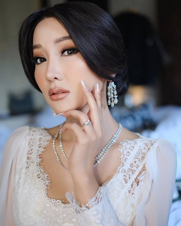 8 Portraits of Lucinta Luna's Makeup Details During Engagement, Called One of the 7 Wonders of the World - Similar to Bunda Corla