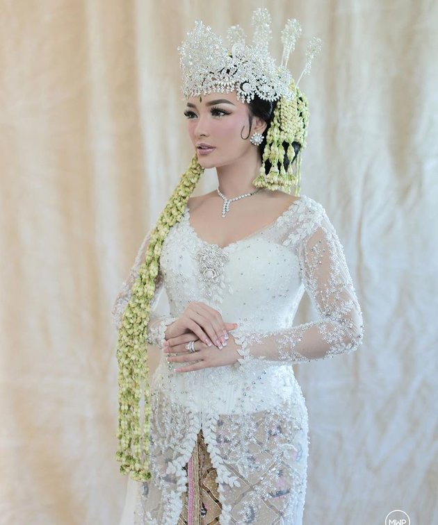 8 Photos of Zaskia Gotik's Makeup Details on Her Wedding Day, Beautiful in Sundanese Style