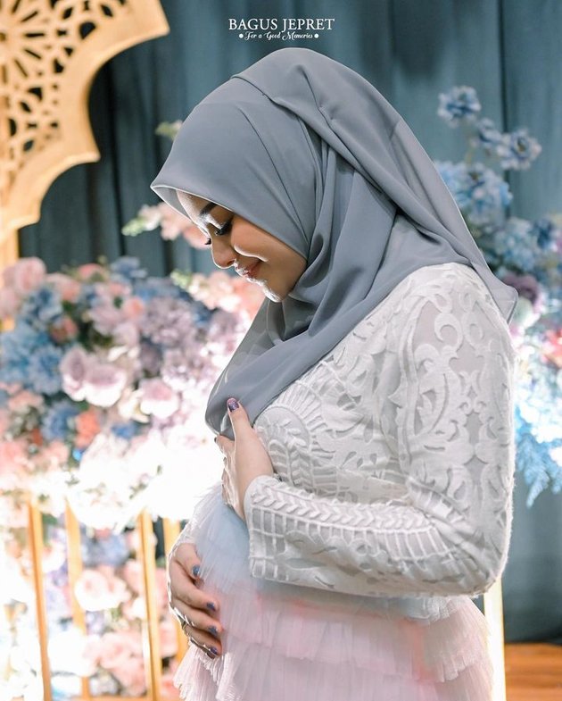 8 Detailed Photos of Aurel Hermansyah's Appearance at the Gender Reveal Event, Her Dress is So Cute - Twinning with Ameena