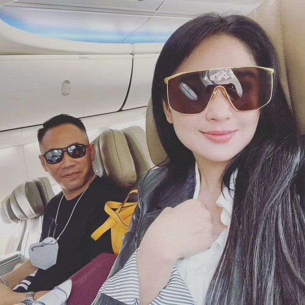 8 Portraits of Dewi Perssik and Her Pilot Boyfriend Rarely Showcasing Affection, Have They Considered Getting Married Soon?
