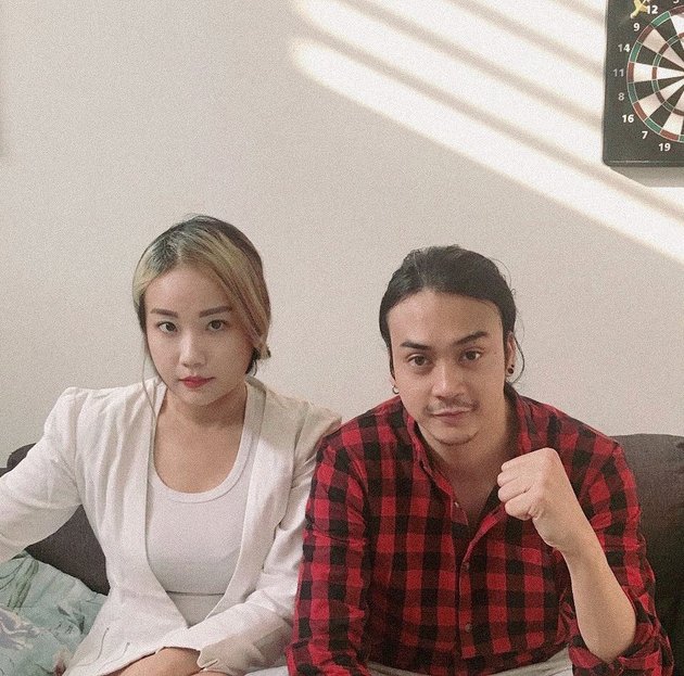 8 Portraits of Dimas Andrean and His Wife, Who Are Getting Closer, Still Harmonious Even Though They Haven't Had Children for 12 Years