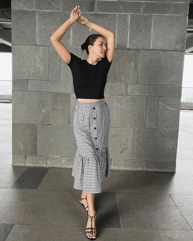 8 Photos of Donna Agnesia with Her Attractive Slim Waist that Caught the Attention of Netizens, Her Appearance is Like When She Was Still a Girl