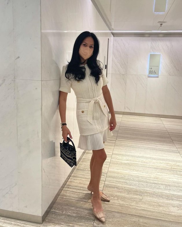 8 Photos of Donna Harun Wearing Mini Dress Showing Her Slim and Long Legs, Grandmother of 4 but Still Stunning - Ignoring Haters' Comments