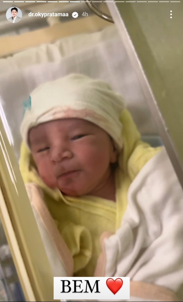8 Photos of Dr. Oky Pratama and Wife Announce the Birth of their First Child - Having a Pointed Nose and a Western Face!