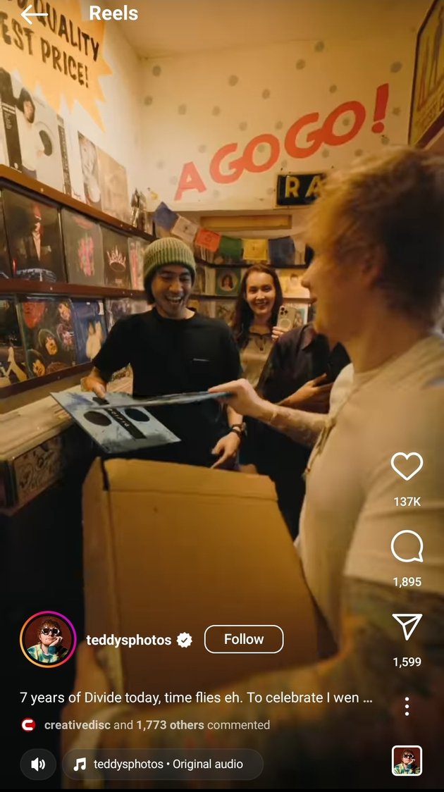 Causing a Stir, 8 Photos of Ed Sheeran Strolling through the Market, Giving Out Vinyls