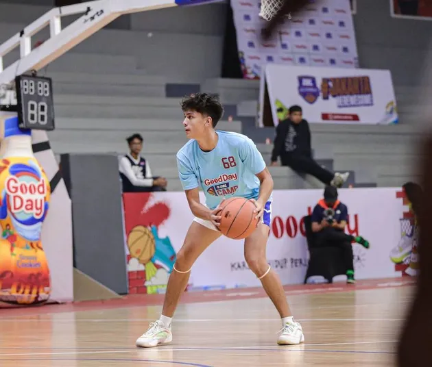 Eddy Meijer di kamp basket