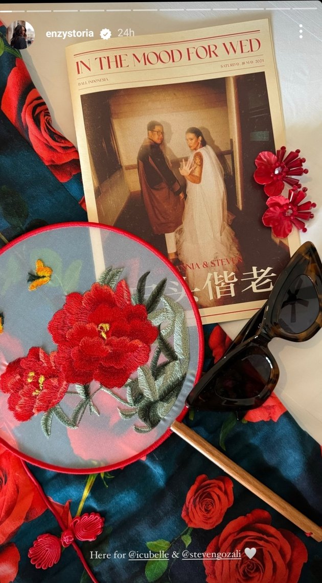 8 Enzy Storia's Stunning Portraits as Bridesmaid, Looking Gorgeous in Cheongsam