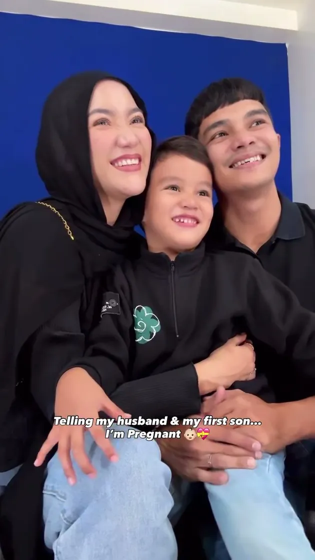  Potret Erica Putri Kakak Citra Kirana hamil anak kedua