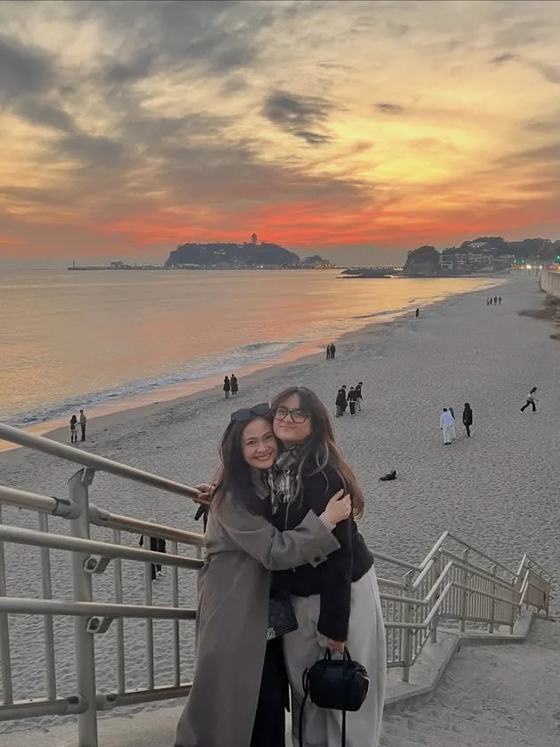 Ersa Mayori jalan-jalan di Jepang