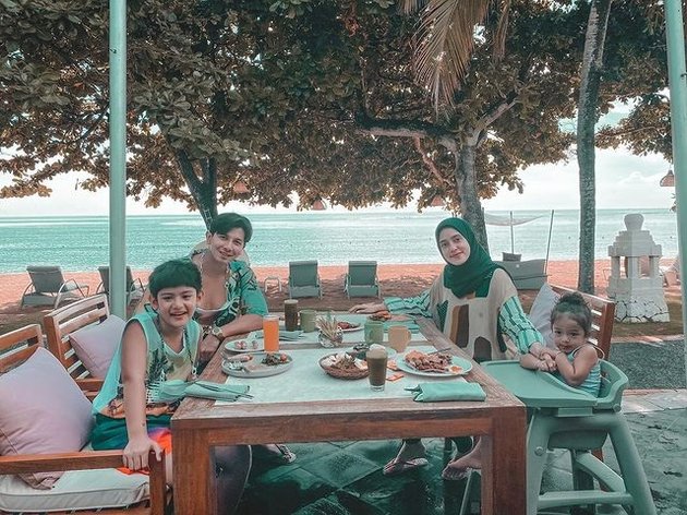 8 Photos of Fairuz A Rafiq and Sonny Septian's Vacation in Bali, Celebrating Birthday - Romantic Dinner for Two