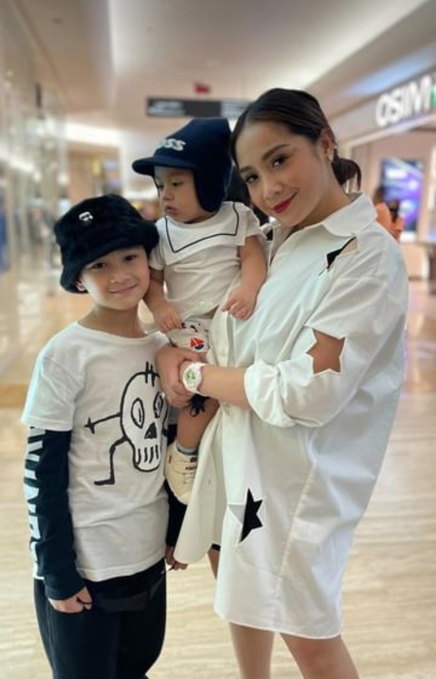 8 Portraits of Raffi Ahmad's Family Time, Rafathar and Rayyanza's Harmony When Taking Photos Together - Nagita Slavina's 'Torn' Clothes Steal Attention