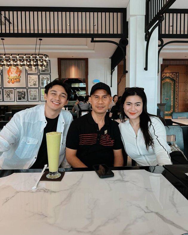 8 Photos of Felicya Angelista and Caesar Hito Inviting Their Beautiful Daughters on Vacation to Bali