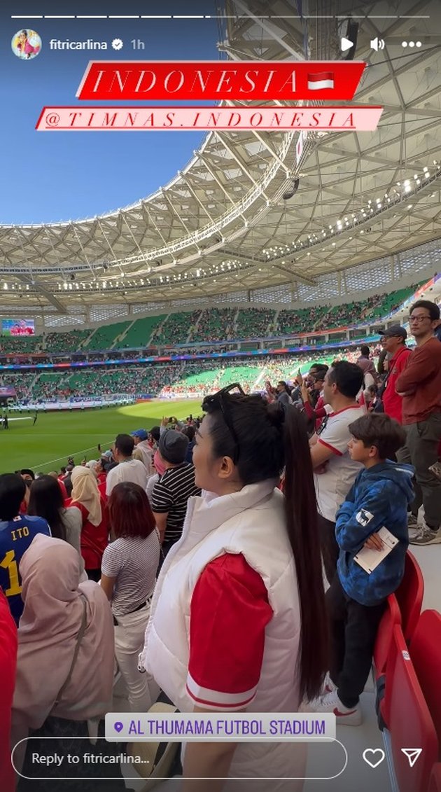8 Photos of Fitri Carlina Watching Indonesia Vs Japan Live in Qatar, Screaming Hysterically When the National Team Scores a Goal