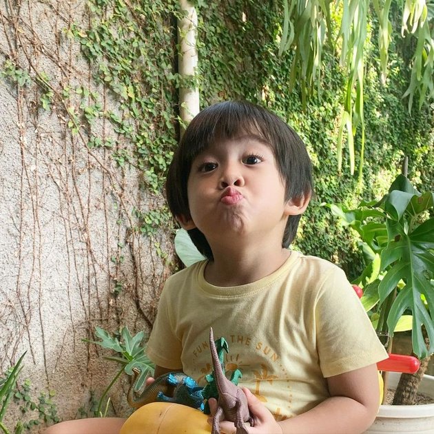 8 Handsome Portraits of Kyrie Arnatama, DJ Una's Only Son, who is Only 3 Years Old