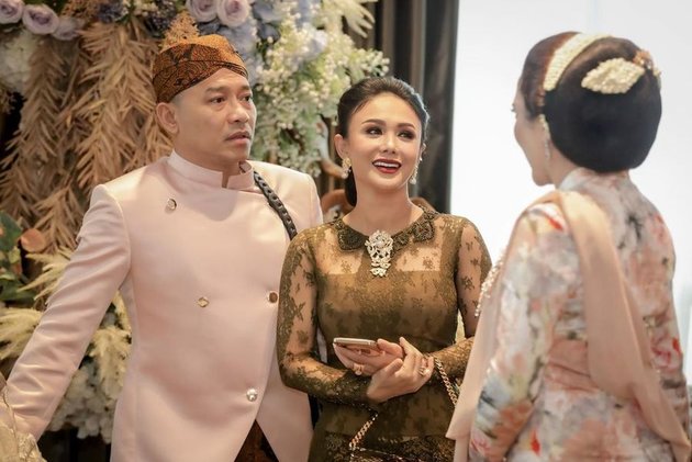 8 Portraits of Graceful Yuni Shara at Aurel Hermansyah's 7-Month Event, Slim and Fit Body at Almost 50 Years Old Becomes the Highlight