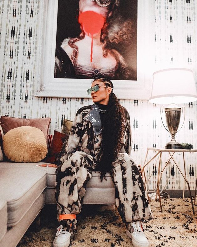 8 Portraits of Agnez Mo's High Fashion Style that is Super Stylish, Full of Branded and Luxurious Items