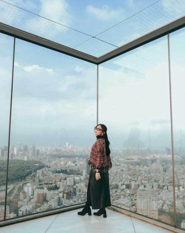 8 Cool Style Portraits of Prilly Latuconsina During Vacation in Tokyo