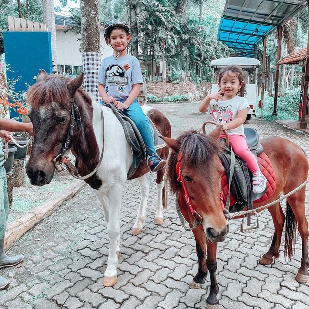 8 Adorable Portraits of King Faaz and Eijaz, Fairuz's Children, Different Fathers but Very Close - Often Play Together Because They Are Not Given Gadgets