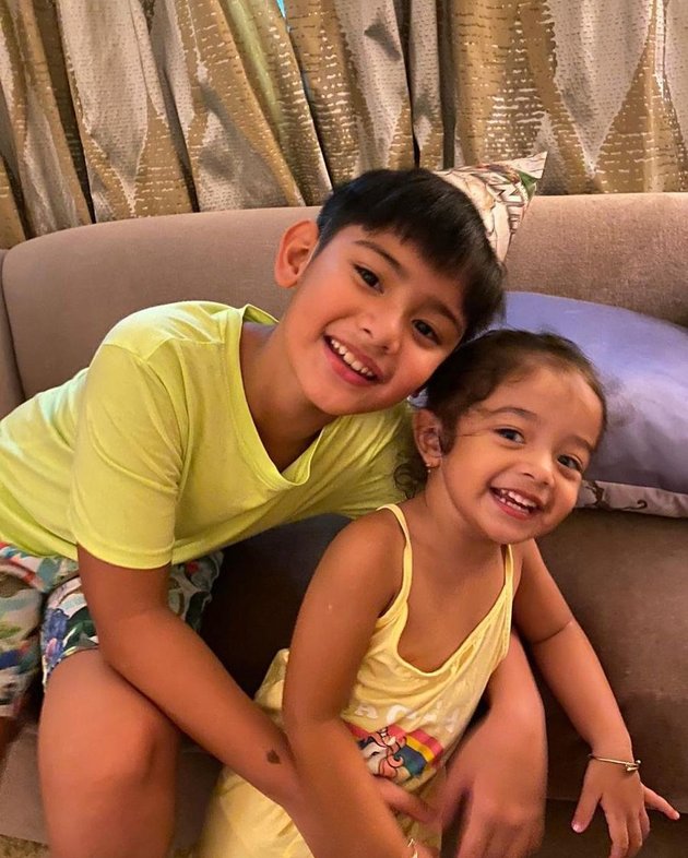 8 Adorable Portraits of King Faaz and Eijaz, Fairuz's Children, Different Fathers but Very Close - Often Play Together Because They Are Not Given Gadgets