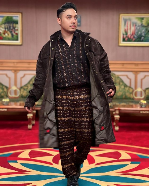 8 Portraits of Gunawan LIDA Looking Handsome Attending The Royal Wedding of Prince Mateen and Anisha Rosnah