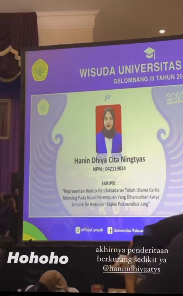8 Portraits of Hanin Dhiya During Graduation, Mesmerizing All Invited Guests with Her Beautiful Voice