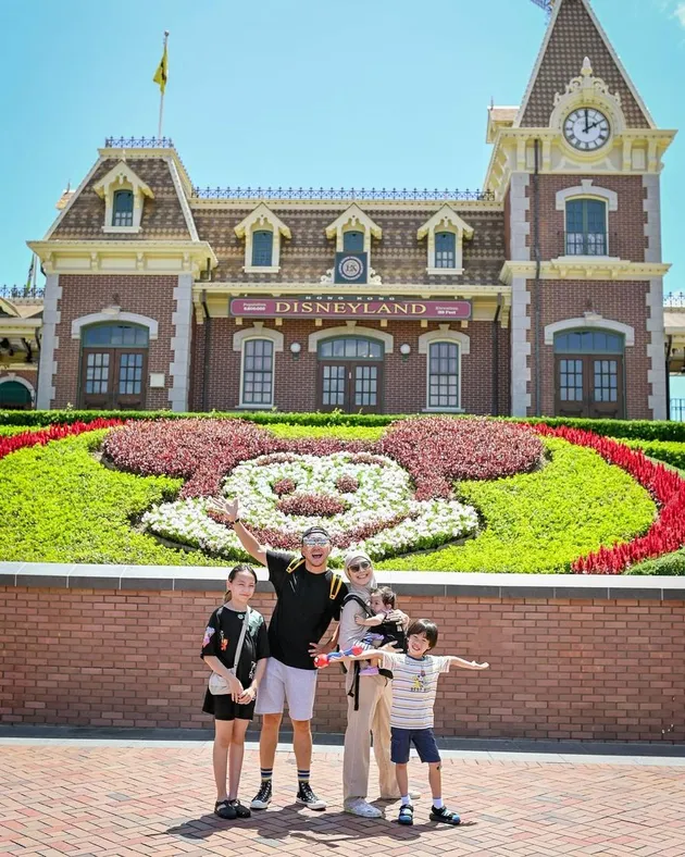 Foto Ananda Omesh dan Dian Ayu Lestari saat anniversary