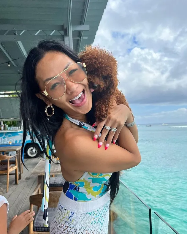 Indah Kalalo Bikini Body