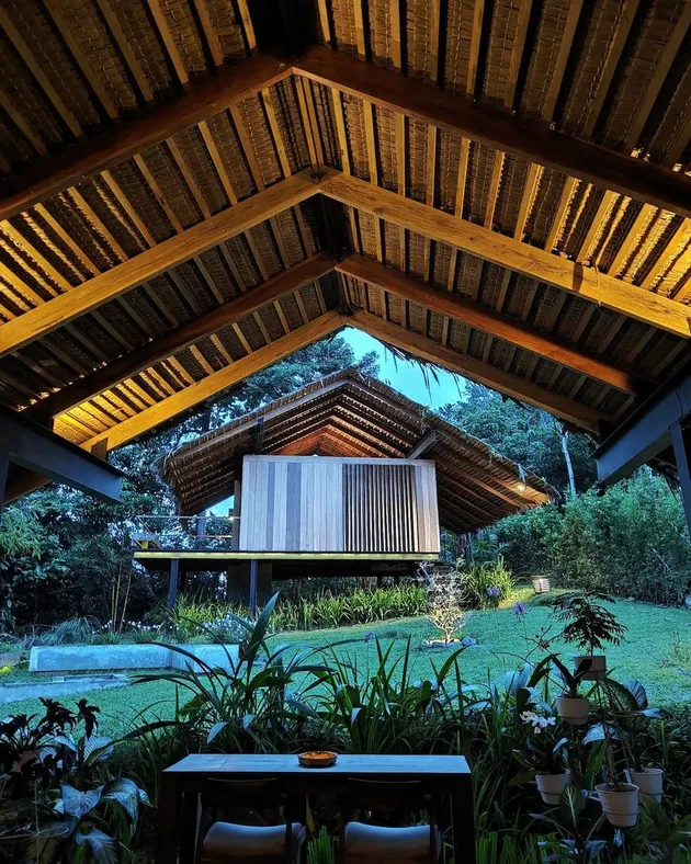 Hotel Nicholas Saputra