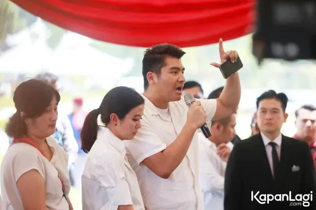 Hotma Sitompul Dimakamkan Secara Militer