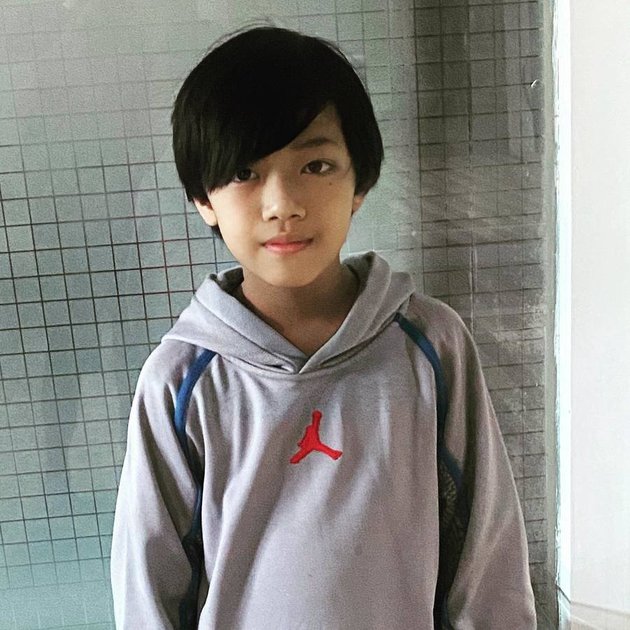 8 Portraits of Ibam, Asri Welas' Eldest Son Who Has Grown Into a Teenager, Wants to Do This for His Younger Brother Who Suffers from a Rare Disease